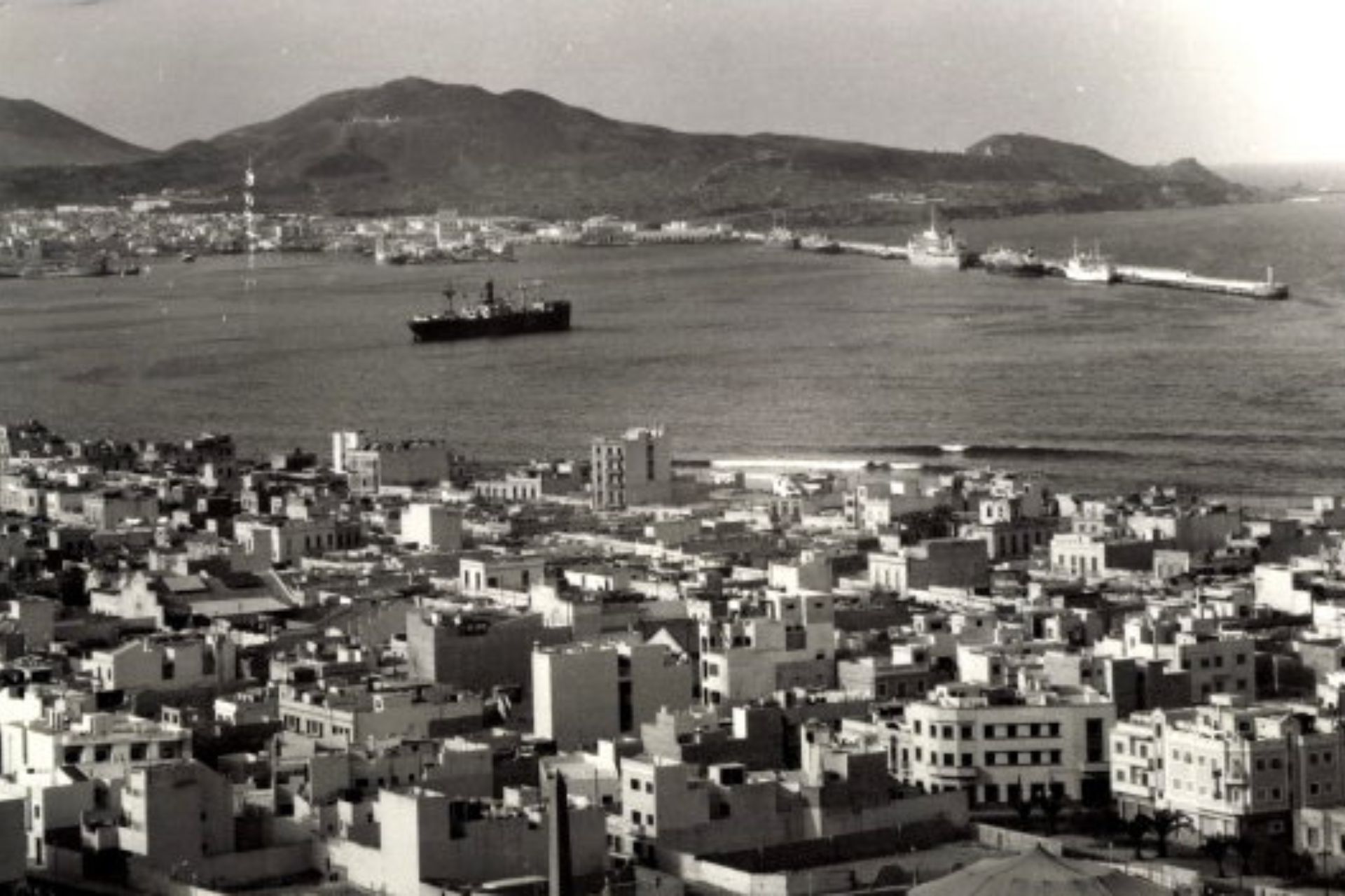 Galerie-der-verschwundenen-Geschichten_GranCanaria_Hafenblick