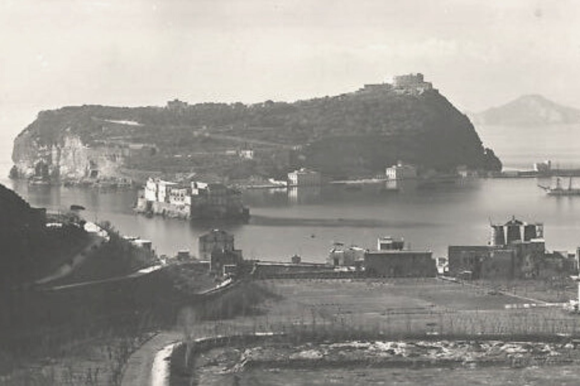 Galerie-der-verschwundenen-Geschichten_Ischia